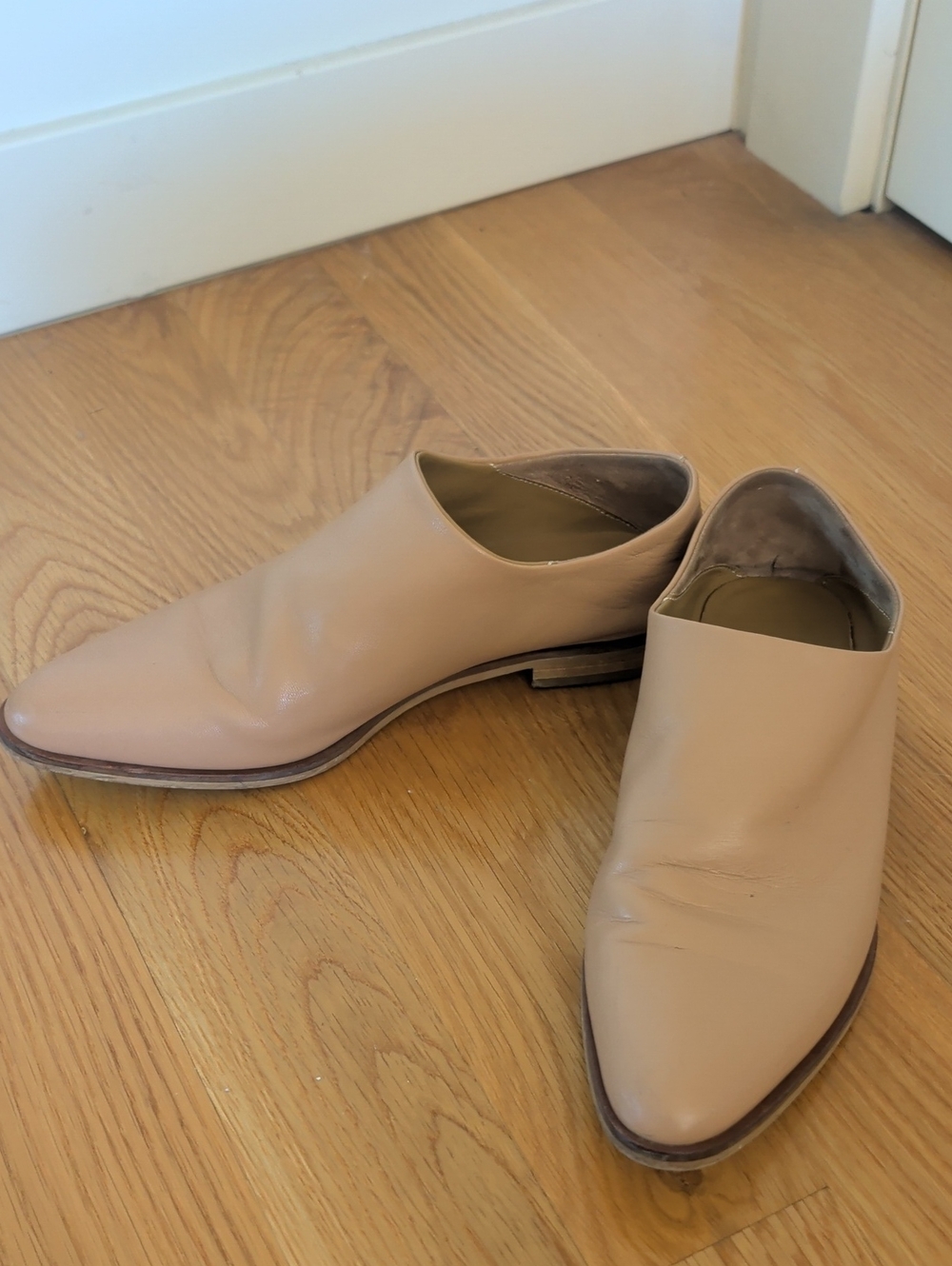 Everlane Women's Beige Leather Pointed Slip-On Mule Loafers